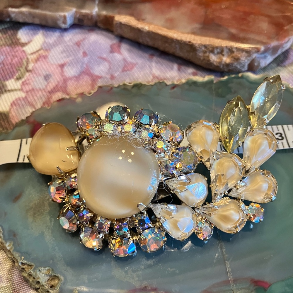 AURORA BOREALIS CRYSTAL PRONG SET STONES WITH MOON GLOW AND CABUCHONS BROOCH - Picture 11 of 12